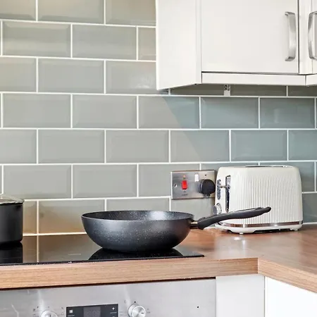 Entire 2 Bedroom Luxury Apartment With Free Parking Milton Keynes Exterior foto