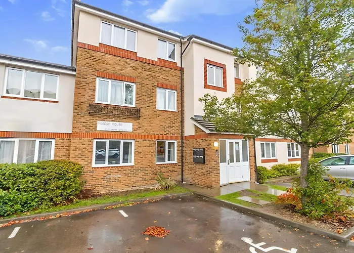 Entire 2 Bedroom Luxury Apartment With Free Parking