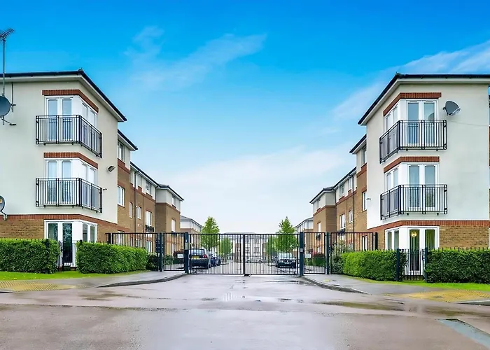 Entire 2 Bedroom Luxury Apartment With Free Parking
